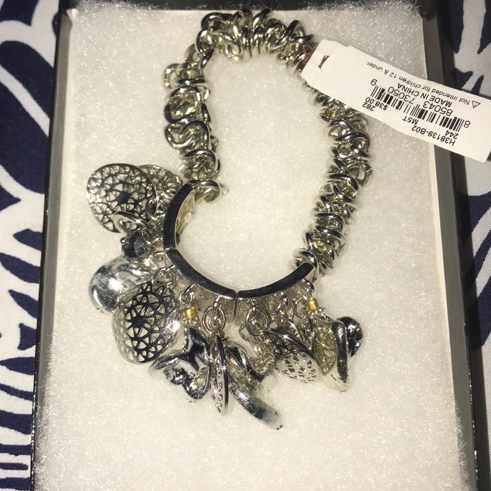 Pretty charm bracelet - Picture 3 of 3
